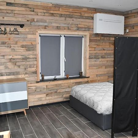 Logement In Wood Brugelette Buitenkant foto