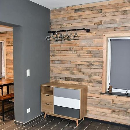Logement In Wood Brugelette Buitenkant foto