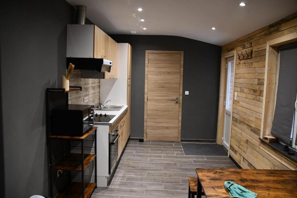 Logement In Wood Brugelette Buitenkant foto