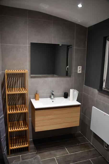 Logement In Wood Brugelette Buitenkant foto