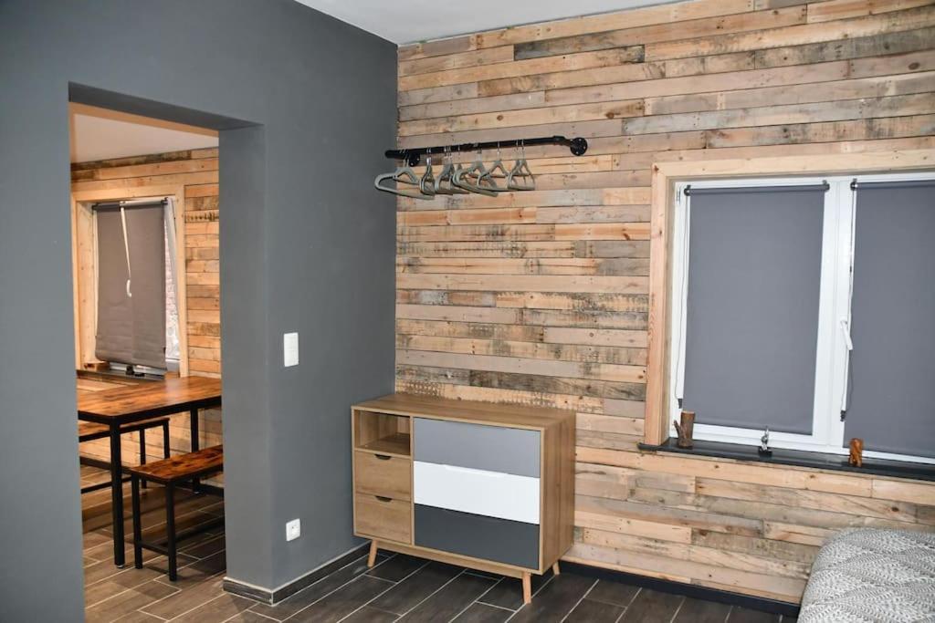 Logement In Wood Brugelette Buitenkant foto