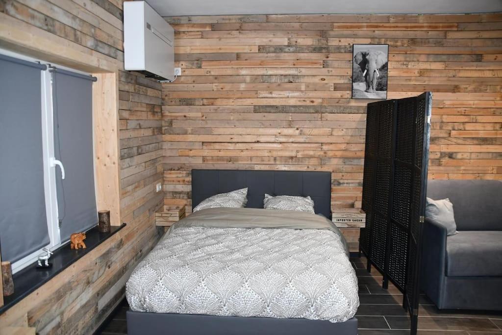 Logement In Wood Brugelette Buitenkant foto