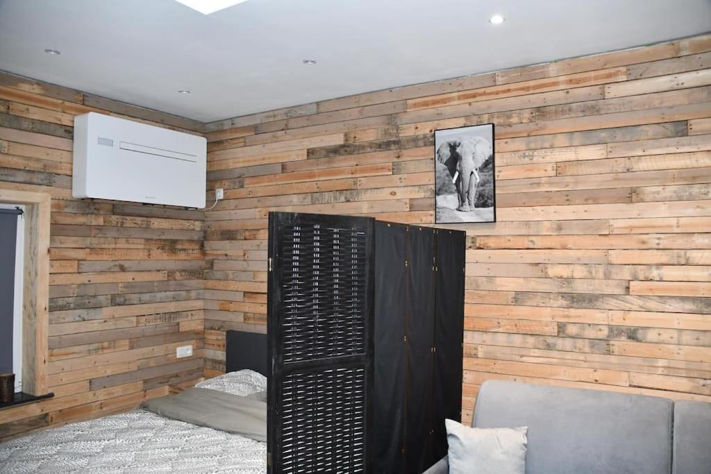 Logement In Wood Brugelette Buitenkant foto